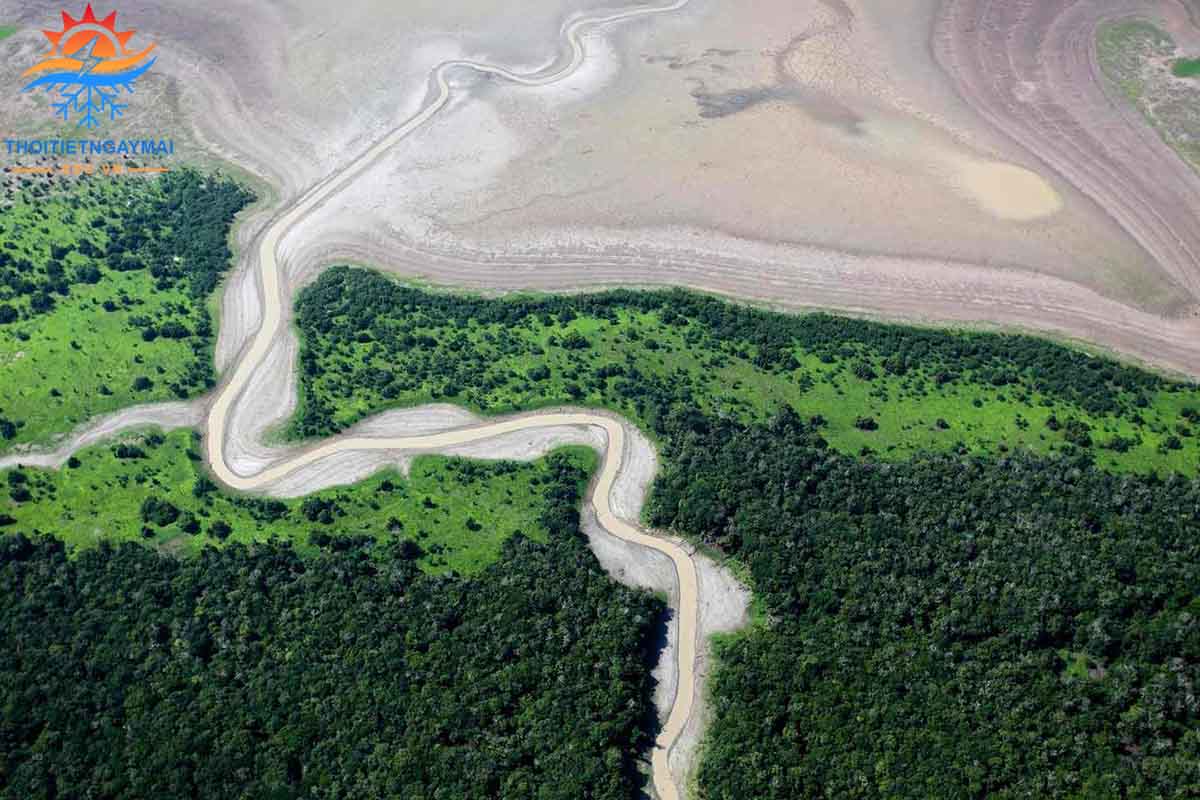 Độ sâu của sông Amazon cũng thay đổi tùy theo mùa